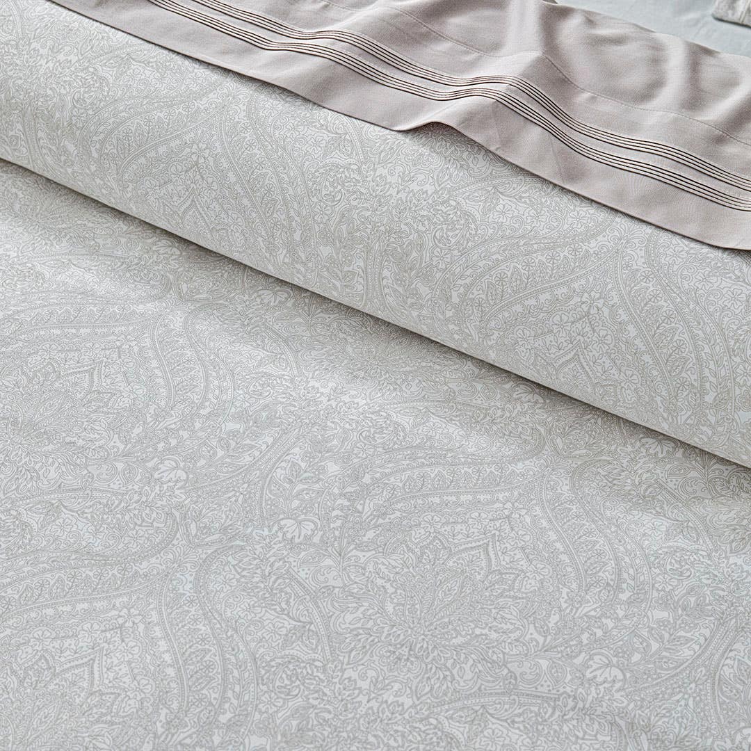 https://s3-ap-southeast-2.amazonaws.com/fusionfactory.commerceconnect.bbnt.production/pim_media/000/200/890/M_F_S25-26_Bedlinen_BOP_Marco_Detail-1_SI.jpg?1757633752