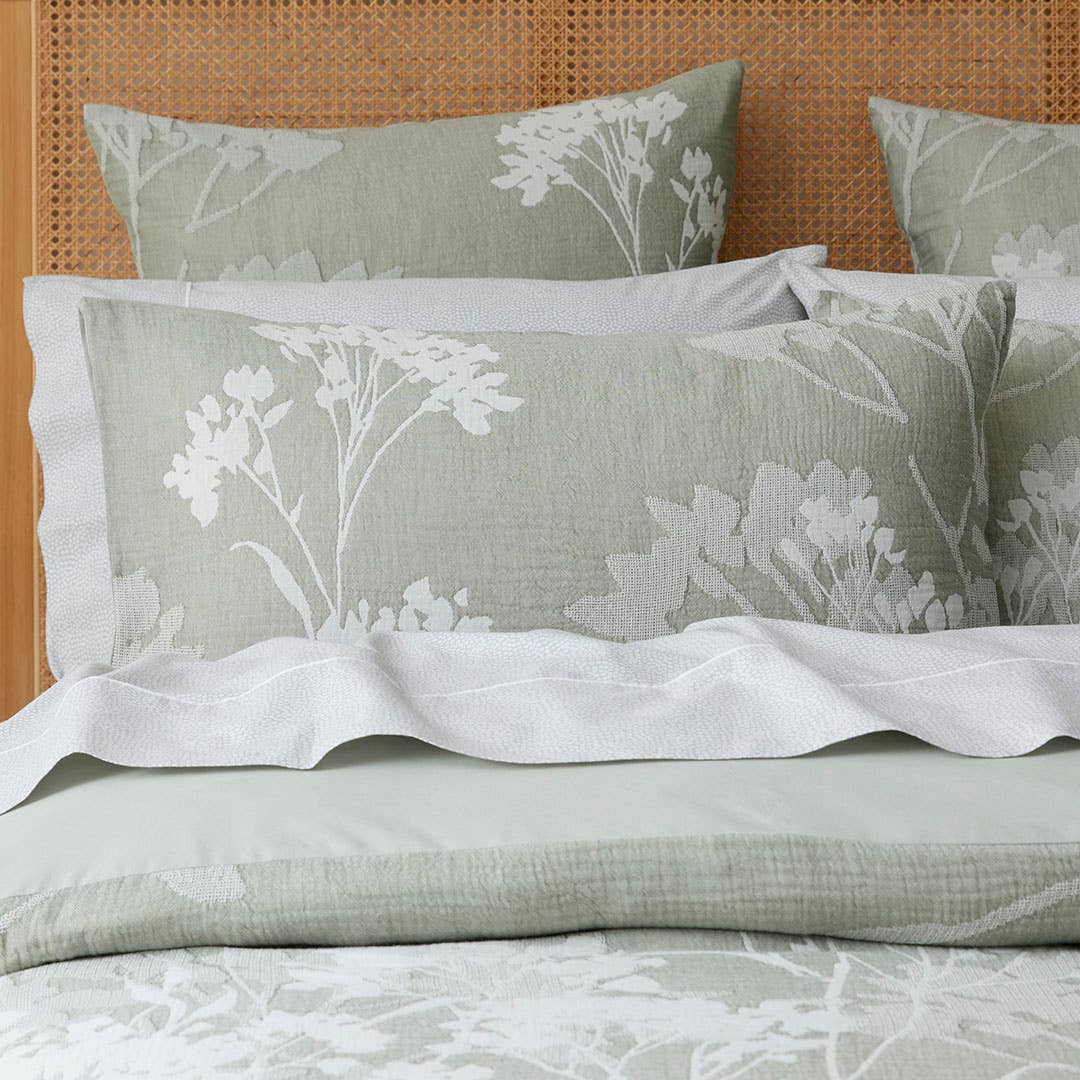 https://s3-ap-southeast-2.amazonaws.com/fusionfactory.commerceconnect.bbnt.production/pim_media/000/195/333/M_F_S25-26_Bedlinen_BOP_Milford-Sage_QQC_Pillow_SI.jpg?1747721687
