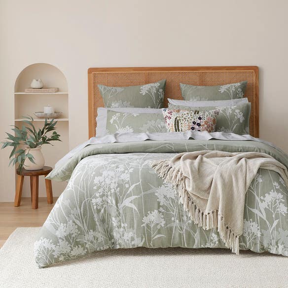 https://s3-ap-southeast-2.amazonaws.com/fusionfactory.commerceconnect.bbnt.production/pim_media/000/195/334/M_F_S25-26_Bedlinen_BOP_Milford-Sage_QQC_SI.jpg?1747721687
