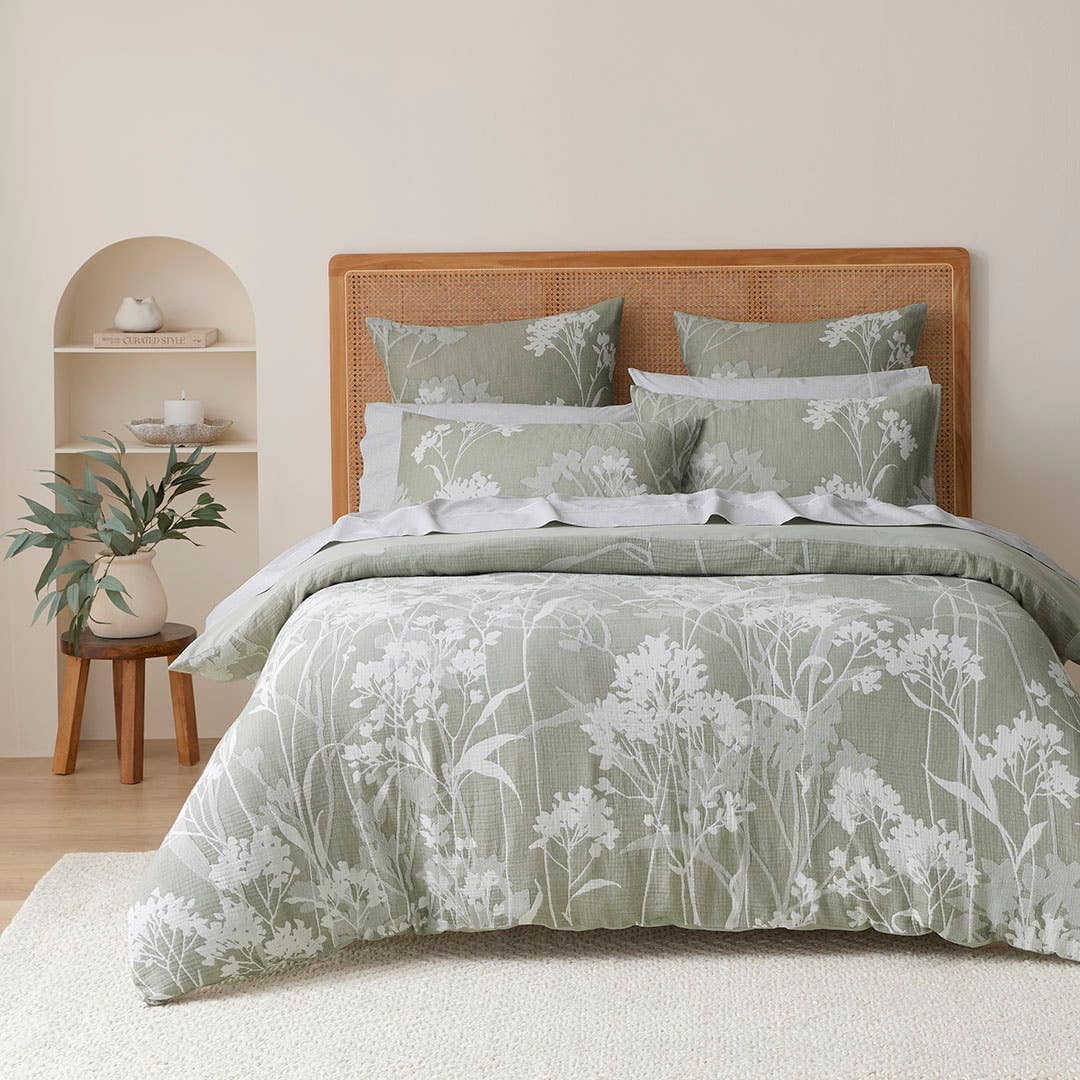 https://s3-ap-southeast-2.amazonaws.com/fusionfactory.commerceconnect.bbnt.production/pim_media/000/195/335/M_F_S25-26_Bedlinen_BOP_Milford-Sage_QQC_V2_SI.jpg?1747721688