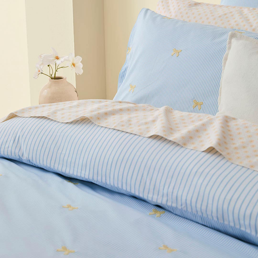 https://s3-ap-southeast-2.amazonaws.com/fusionfactory.commerceconnect.bbnt.production/pim_media/000/201/749/M_F_S25-26_Bedlinen_BOP_Milli_QQC_Marketing_Detail-02_SI.jpg?1759117718