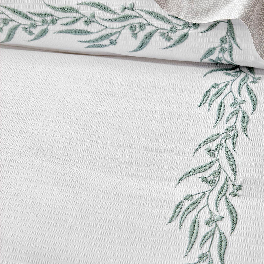 https://s3-ap-southeast-2.amazonaws.com/fusionfactory.commerceconnect.bbnt.production/pim_media/000/201/183/M_F_S25-26_Bedlinen_BOP_Sephos_QQC_Detail_1_SI.jpg?1758068356