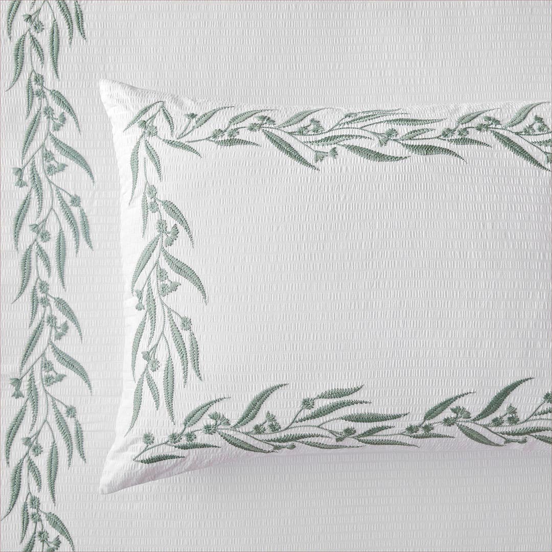 https://s3-ap-southeast-2.amazonaws.com/fusionfactory.commerceconnect.bbnt.production/pim_media/000/201/181/M_F_S25-26_Bedlinen_BOP_Sephos_QQC_Detail_2_SI.jpg?1758068355