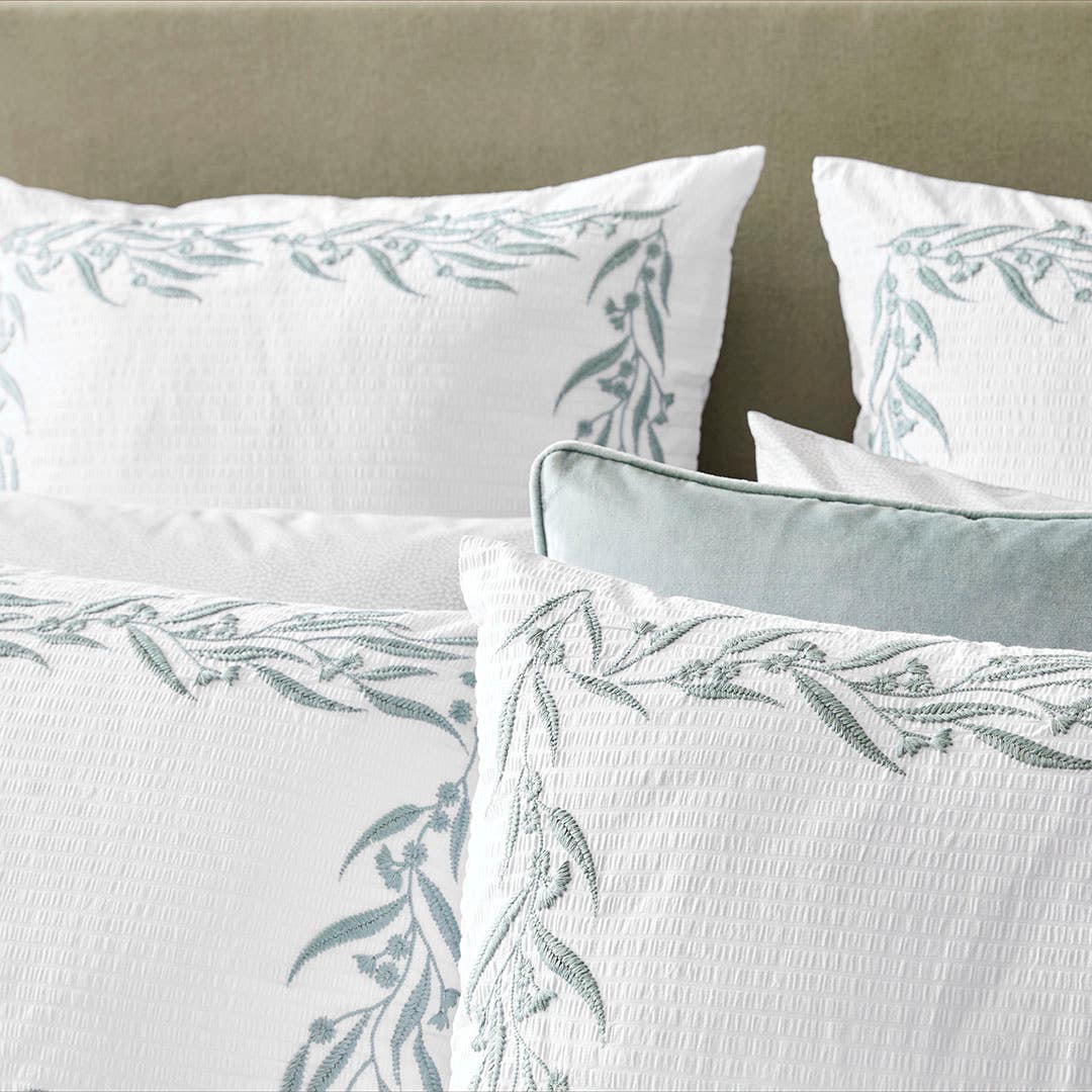 https://s3-ap-southeast-2.amazonaws.com/fusionfactory.commerceconnect.bbnt.production/pim_media/000/201/180/M_F_S25-26_Bedlinen_BOP_Sephos_QQC_Marketing_2_SI.jpg?1758068355