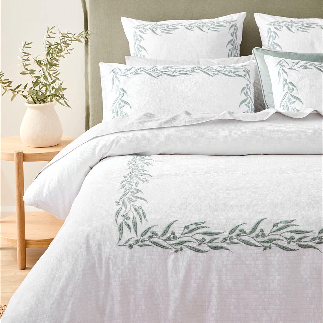 https://s3-ap-southeast-2.amazonaws.com/fusionfactory.commerceconnect.bbnt.production/pim_media/000/201/185/M_F_S25-26_Bedlinen_BOP_Sephos_QQC_Marketing_3_SI.jpg?1758068356