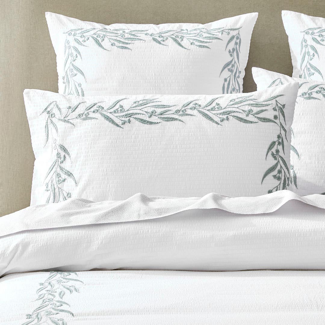 https://s3-ap-southeast-2.amazonaws.com/fusionfactory.commerceconnect.bbnt.production/pim_media/000/201/186/M_F_S25-26_Bedlinen_BOP_Sephos_QQC_Pillow_SI.jpg?1758068357