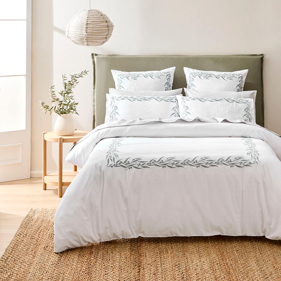 https://s3-ap-southeast-2.amazonaws.com/fusionfactory.commerceconnect.bbnt.production/pim_media/000/201/188/M_F_S25-26_Bedlinen_BOP_Sephos_QQC_V2_SI.jpg?1758068357