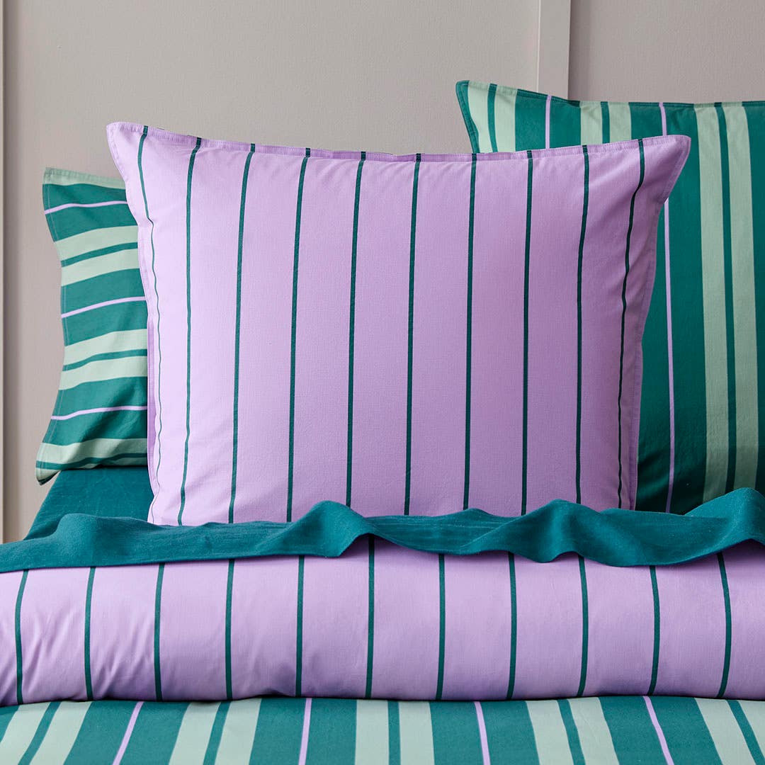 https://s3-ap-southeast-2.amazonaws.com/fusionfactory.commerceconnect.bbnt.production/pim_media/000/196/133/M_F_S25-26_Bedlinen_BOP_Sidney_Euro_RV_SI.jpg?1750228951