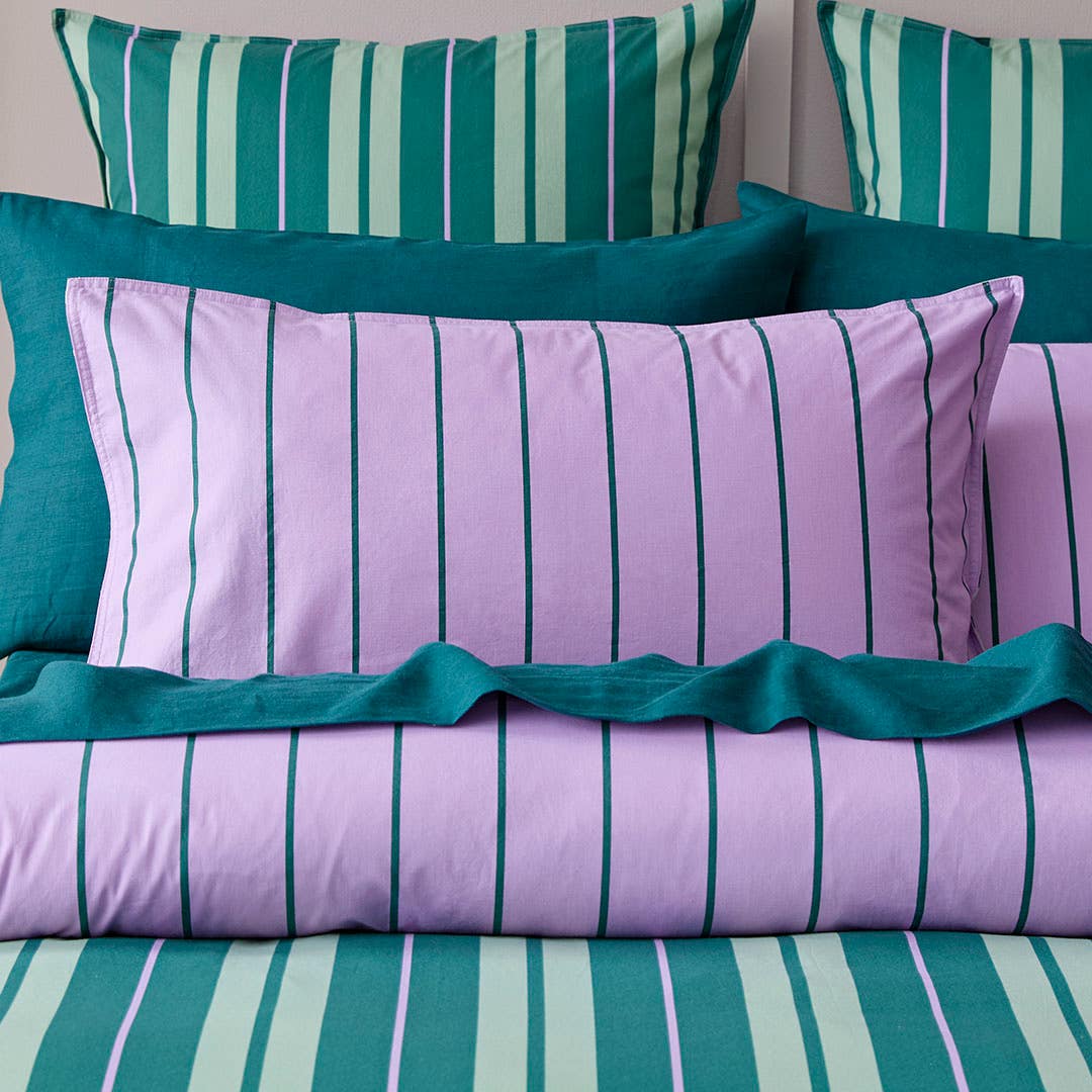 https://s3-ap-southeast-2.amazonaws.com/fusionfactory.commerceconnect.bbnt.production/pim_media/000/196/135/M_F_S25-26_Bedlinen_BOP_Sidney_Pillow_RV_SI.jpg?1750228951
