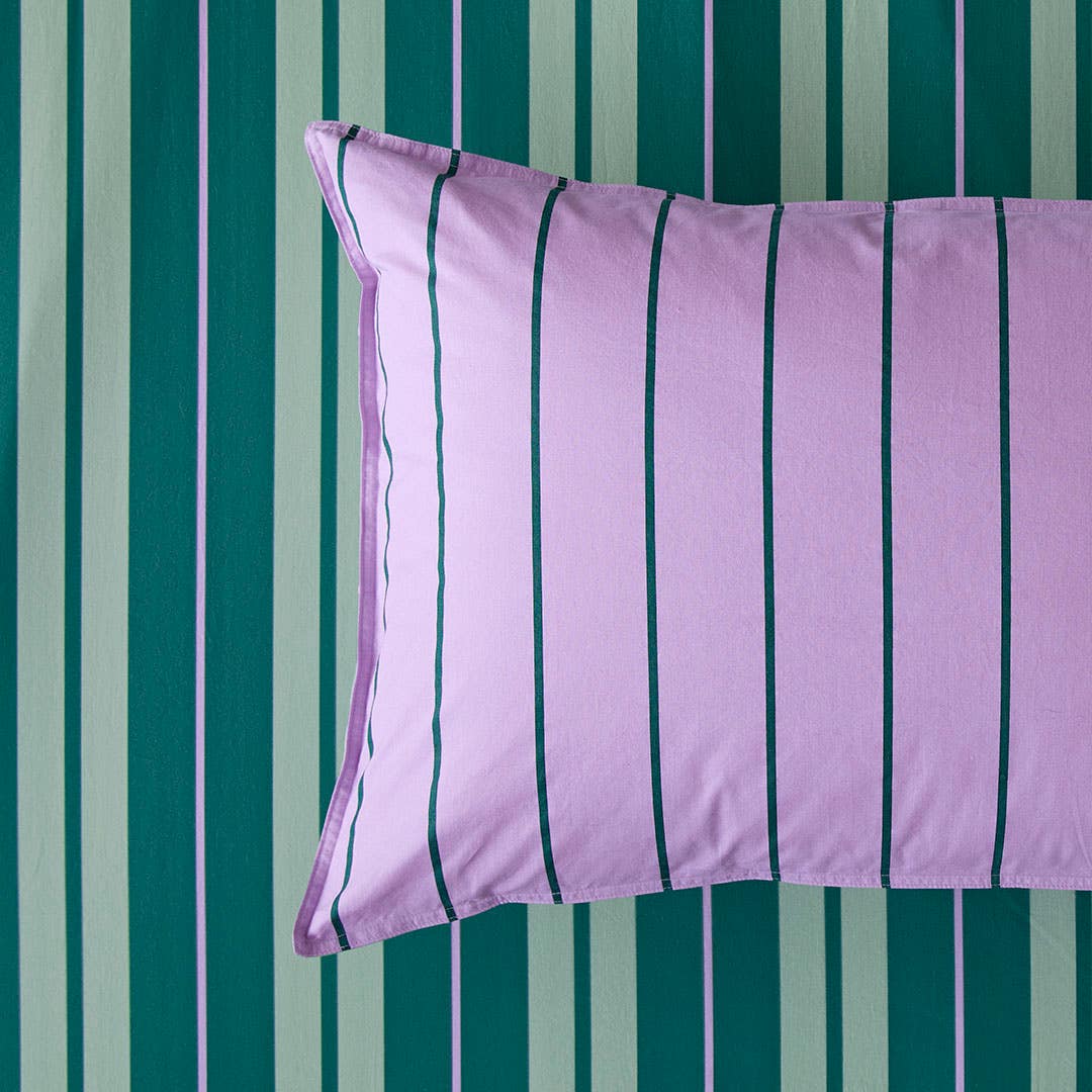 https://s3-ap-southeast-2.amazonaws.com/fusionfactory.commerceconnect.bbnt.production/pim_media/000/196/140/M_F_S25-26_Bedlinen_BOP_Sidney_RV-Detail-2_SI.jpg?1750228953