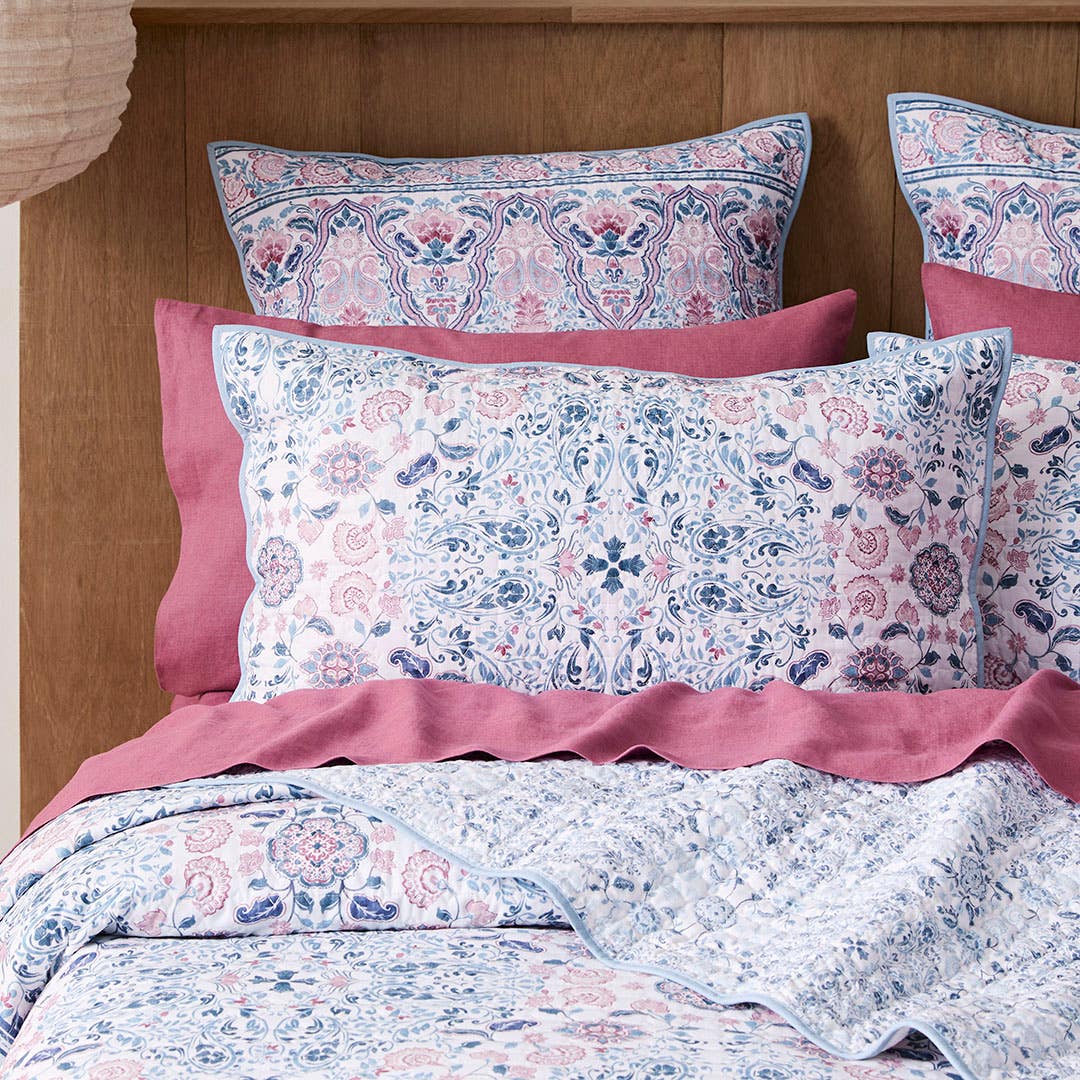 https://s3-ap-southeast-2.amazonaws.com/fusionfactory.commerceconnect.bbnt.production/pim_media/000/197/479/M_F_S25-26_Bedspread_BOP_Presley_BS_Pillow_SI.jpg?1752543283