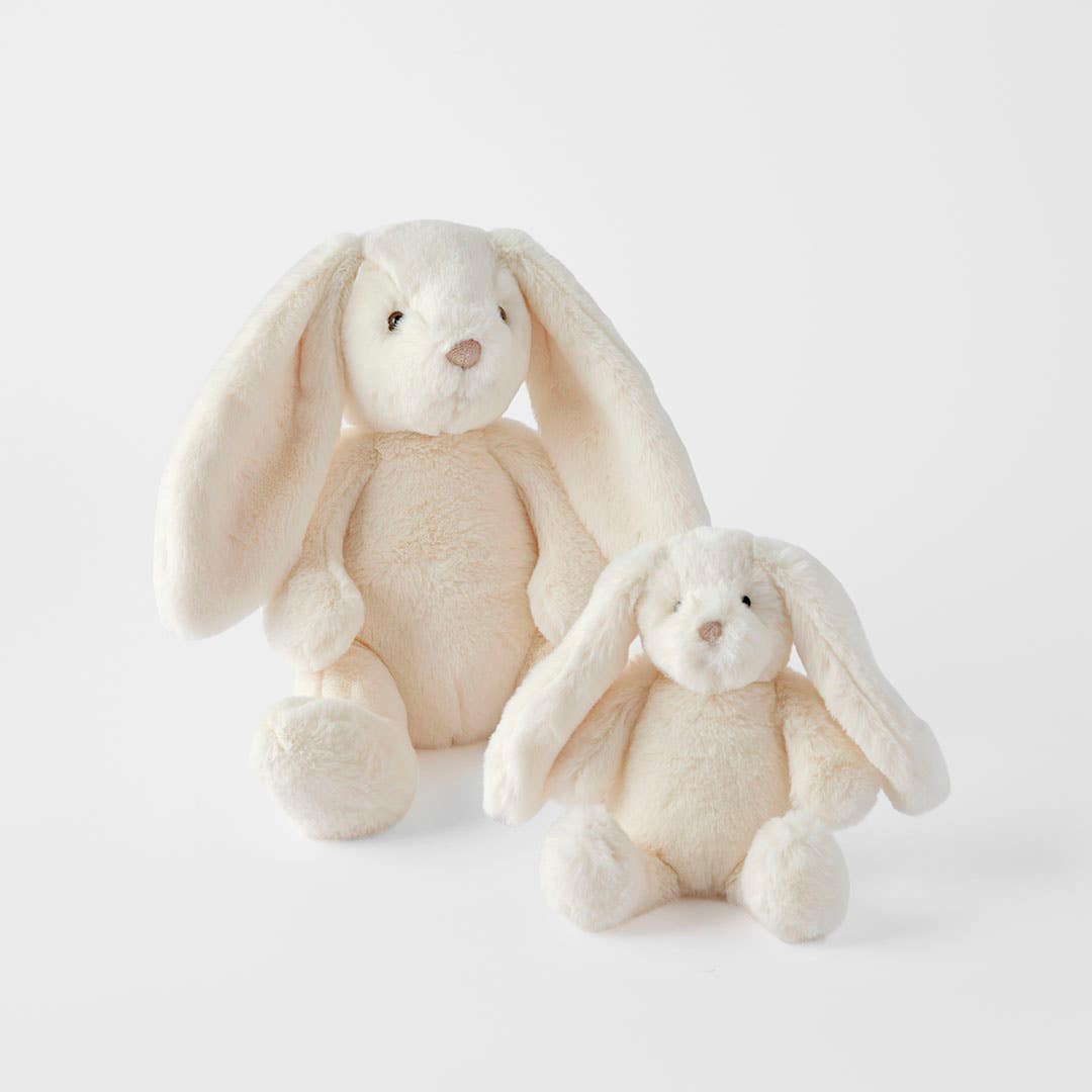 https://s3-ap-southeast-2.amazonaws.com/fusionfactory.commerceconnect.bbnt.production/pim_media/000/202/323/M_F_S25-26_Bobbie_Plush_Bunny_Range_Cream_25822_R_SI.jpg?1759650397