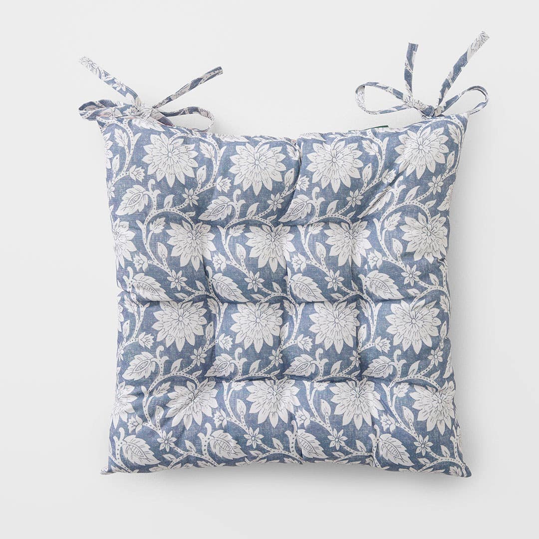 https://s3-ap-southeast-2.amazonaws.com/fusionfactory.commerceconnect.bbnt.production/pim_media/000/199/008/M_F_S25-26_COSTA-PRIYA-OUTDOOR-CHAIR-PAD_Blue-Red_26537801-V2_SI.jpg?1754371691
