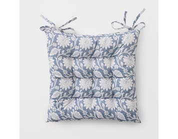 https://s3-ap-southeast-2.amazonaws.com/fusionfactory.commerceconnect.bbnt.production/pim_media/000/199/008/M_F_S25-26_COSTA-PRIYA-OUTDOOR-CHAIR-PAD_Blue-Red_26537801-V2_SI.jpg?1754371691