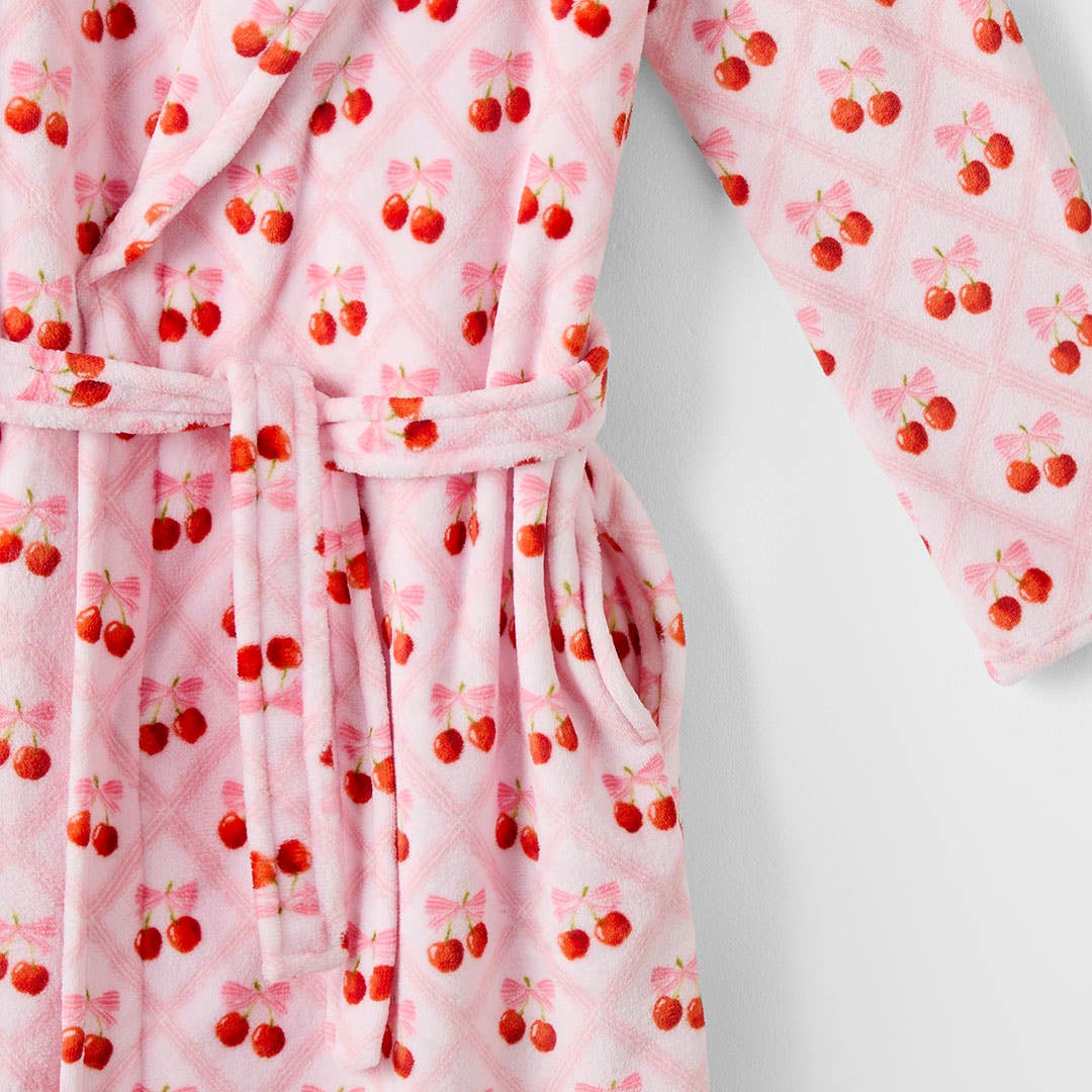 https://s3-ap-southeast-2.amazonaws.com/fusionfactory.commerceconnect.bbnt.production/pim_media/000/199/122/M_F_S25-26_Cherry-Bow-Printed-Plush-Robe_Cherry_26485601_Detail_SI.jpg?1754531986
