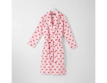 https://s3-ap-southeast-2.amazonaws.com/fusionfactory.commerceconnect.bbnt.production/pim_media/000/199/123/M_F_S25-26_Cherry-Bow-Printed-Plush-Robe_Cherry_26485601_SI.jpg?1754531986