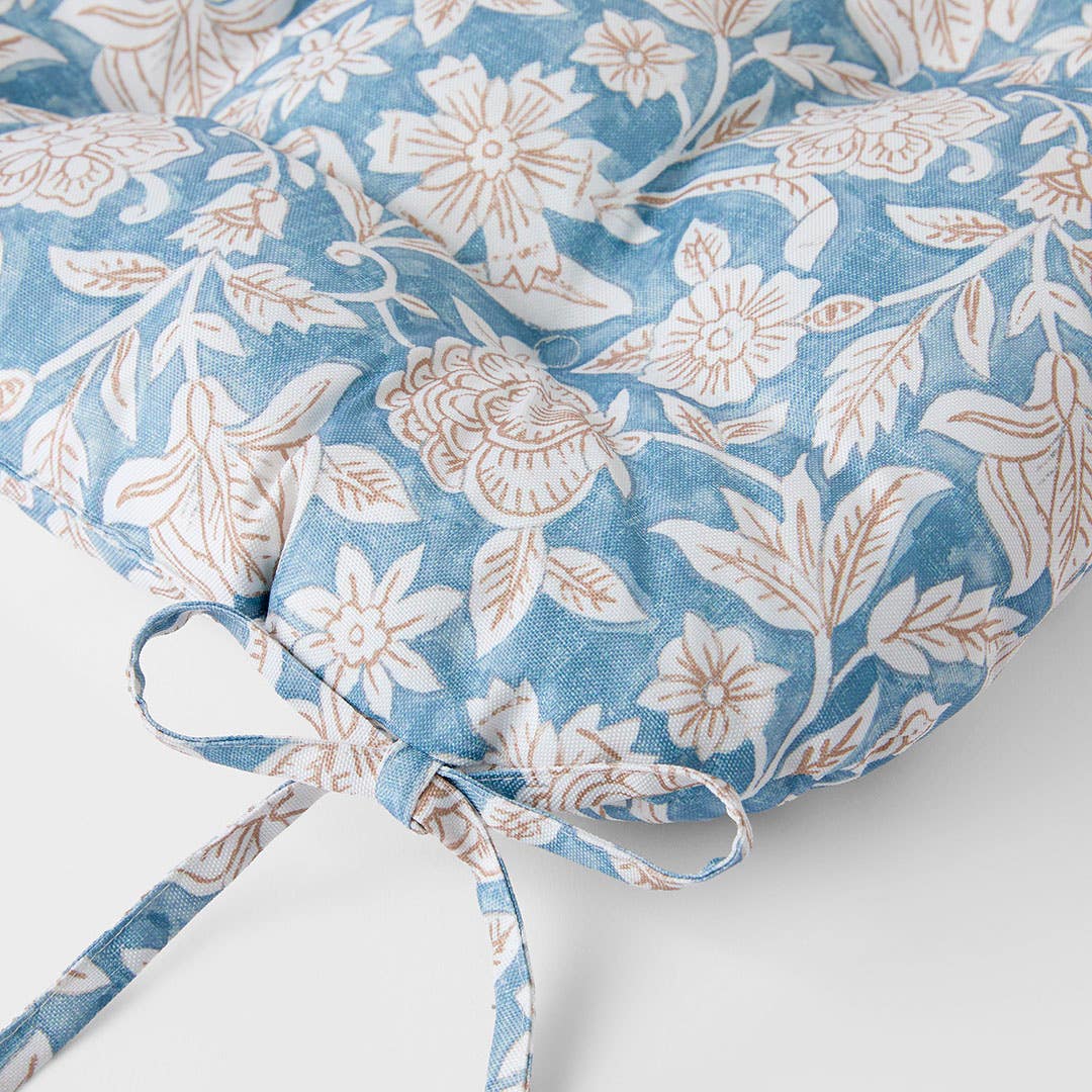 https://s3-ap-southeast-2.amazonaws.com/fusionfactory.commerceconnect.bbnt.production/pim_media/000/197/356/M_F_S25-26_Cyprus-Farah-Ourdoor-Chair-Pad_Blue_26537201_Detail_SI.jpg?1752216421