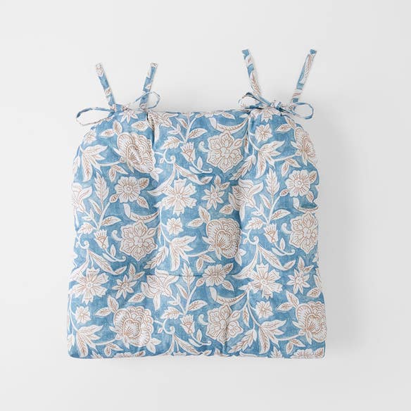 https://s3-ap-southeast-2.amazonaws.com/fusionfactory.commerceconnect.bbnt.production/pim_media/000/197/357/M_F_S25-26_Cyprus-Farah-Ourdoor-Chair-Pad_Blue_26537201_SI.jpg?1752216422