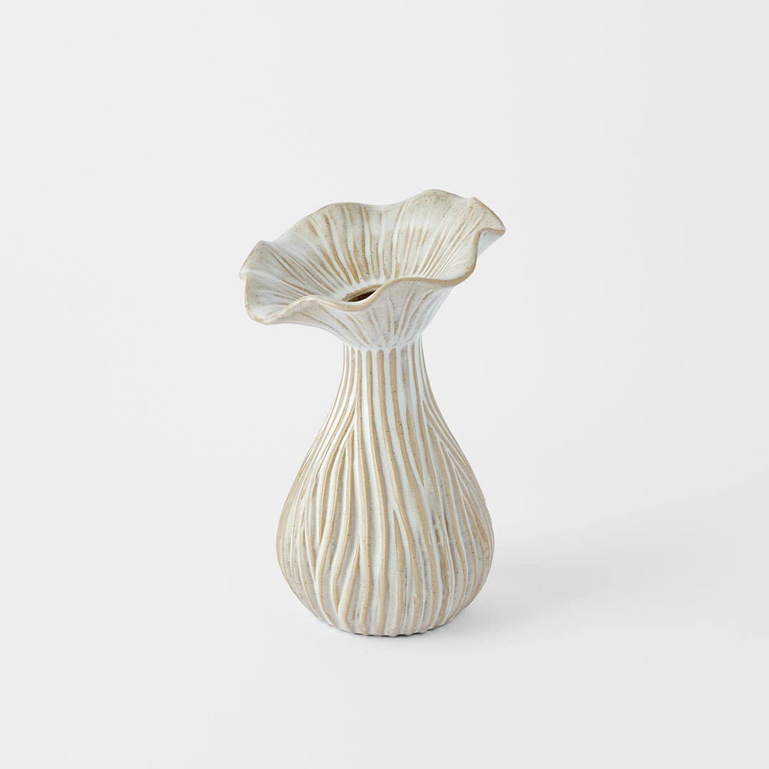https://s3-ap-southeast-2.amazonaws.com/fusionfactory.commerceconnect.bbnt.production/pim_media/000/202/360/M_F_S25-26_Joules-Ceramic-Vase-Lrg_White_26625801_SI.jpg?1759652005