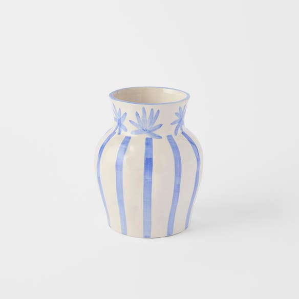 https://s3-ap-southeast-2.amazonaws.com/fusionfactory.commerceconnect.bbnt.production/pim_media/000/202/376/M_F_S25-26_Marra-Ceramic-Vase-Med_Blue-White_26625401_SI.jpg?1759652435