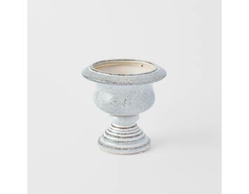 https://s3-ap-southeast-2.amazonaws.com/fusionfactory.commerceconnect.bbnt.production/pim_media/000/202/488/M_F_S25-26_Orano-Footed-Ceramic-Planter-Sml_Grey_26632201_SI.jpg?1759727200