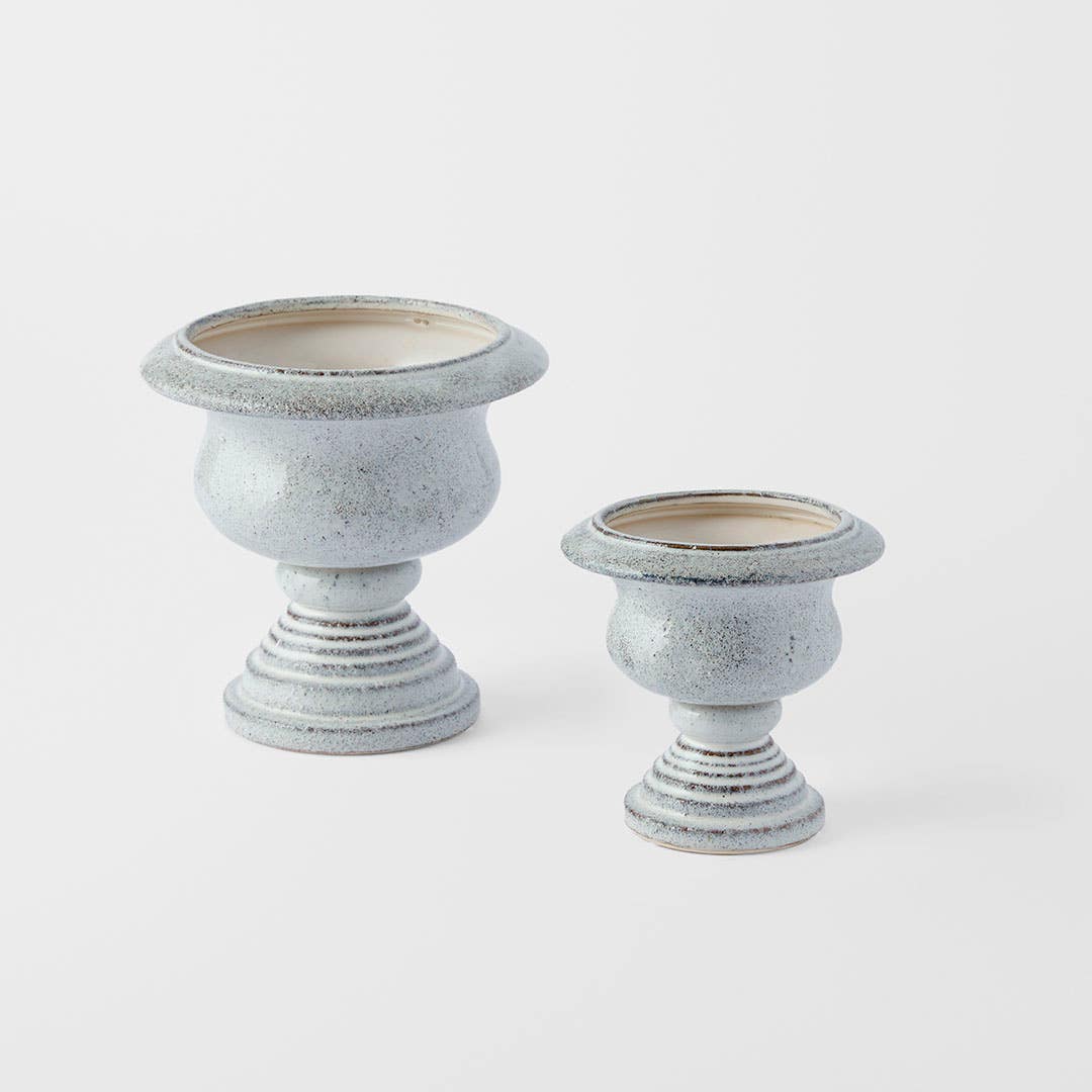 https://s3-ap-southeast-2.amazonaws.com/fusionfactory.commerceconnect.bbnt.production/pim_media/000/202/486/M_F_S25-26_Orano-Footed-Ceramic-Planter_Range_Grey_26632_R_SI.jpg?1759727199