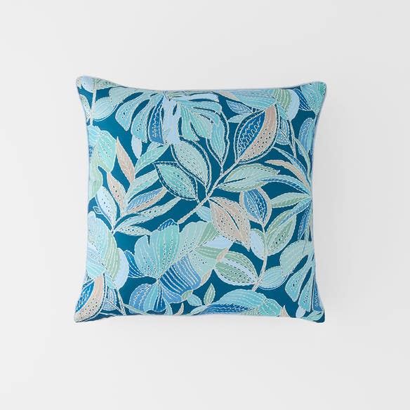 https://s3-ap-southeast-2.amazonaws.com/fusionfactory.commerceconnect.bbnt.production/pim_media/000/201/903/M_F_S25-26_Panama-Koa-Outdoor-Cushion-Reversable_Blue_26532501_SI.jpg?1759209253