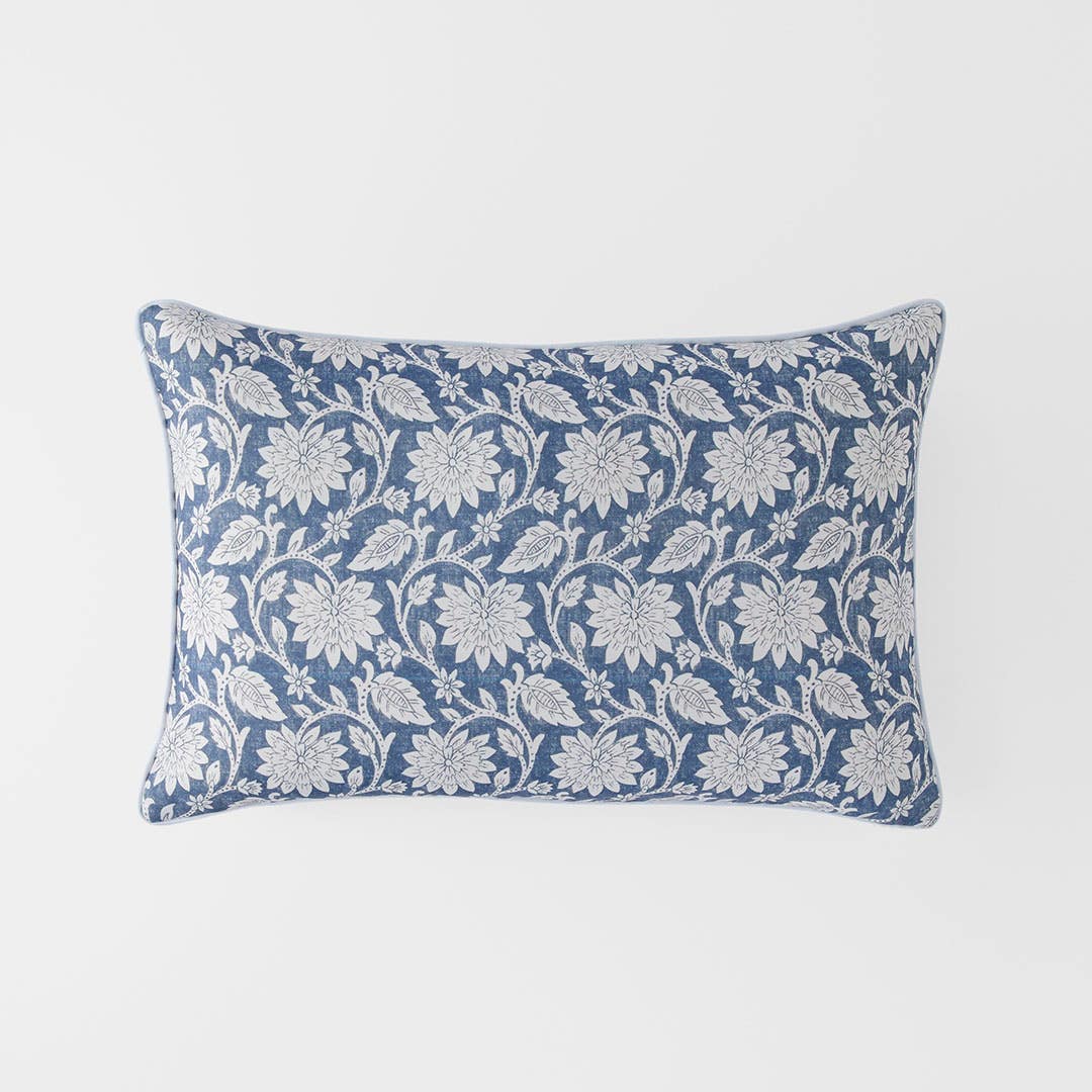 https://s3-ap-southeast-2.amazonaws.com/fusionfactory.commerceconnect.bbnt.production/pim_media/000/201/885/M_F_S25-26_Panama-Priya-Rec-Outdoor-Cushion_Navy_26533901_SI.jpg?1759208574