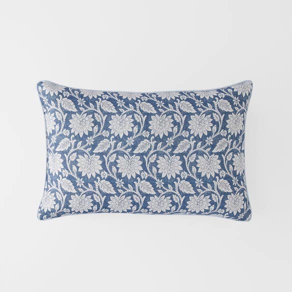 https://s3-ap-southeast-2.amazonaws.com/fusionfactory.commerceconnect.bbnt.production/pim_media/000/201/885/M_F_S25-26_Panama-Priya-Rec-Outdoor-Cushion_Navy_26533901_SI.jpg?1759208574