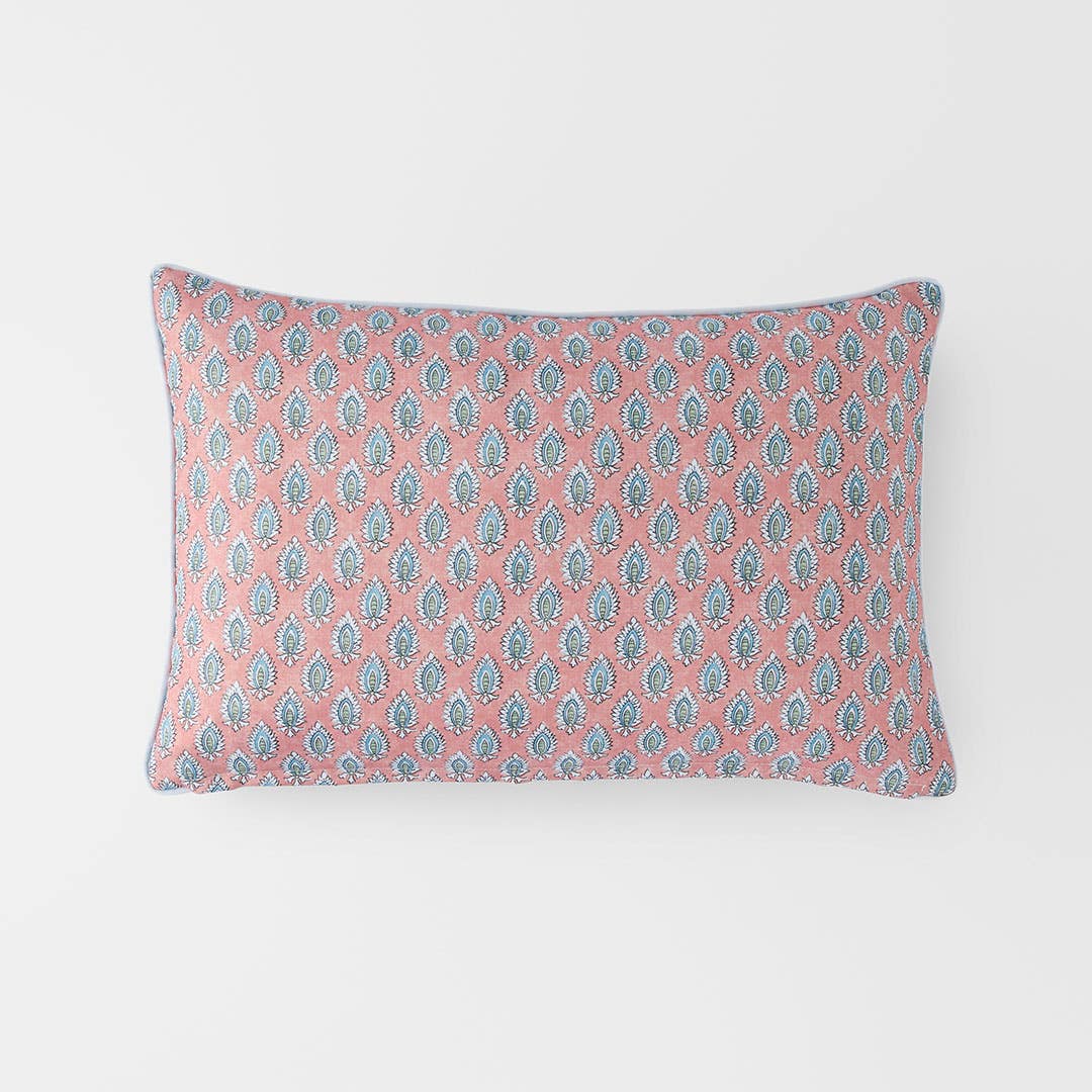 https://s3-ap-southeast-2.amazonaws.com/fusionfactory.commerceconnect.bbnt.production/pim_media/000/201/886/M_F_S25-26_Panama-Priya-Rec-Outdoor-Cushion_Navy_26533901_V2_SI.jpg?1759208574