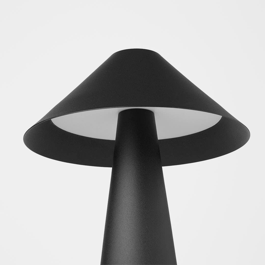 https://s3-ap-southeast-2.amazonaws.com/fusionfactory.commerceconnect.bbnt.production/pim_media/000/201/251/M_F_S25-26_Pascal-Led-Light_Black_26625903_Detail-02_SI.jpg?1758071963