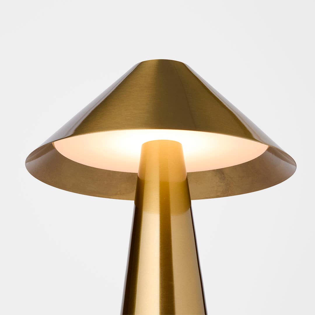 https://s3-ap-southeast-2.amazonaws.com/fusionfactory.commerceconnect.bbnt.production/pim_media/000/201/246/M_F_S25-26_Pascal-Led-Light_Gold-Plated_26625901_Detail-01_SI.jpg?1758071803