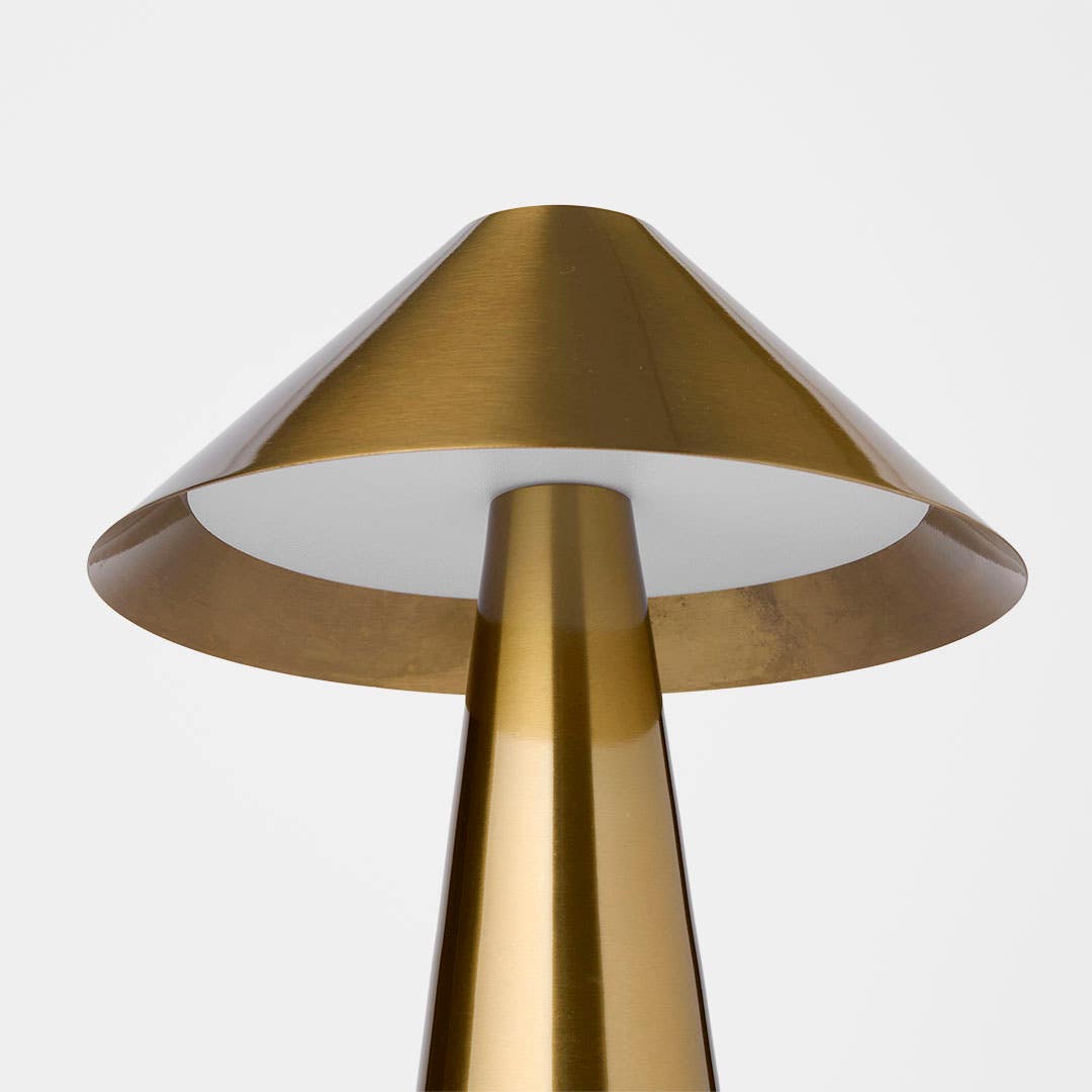 https://s3-ap-southeast-2.amazonaws.com/fusionfactory.commerceconnect.bbnt.production/pim_media/000/201/247/M_F_S25-26_Pascal-Led-Light_Gold-Plated_26625901_Detail-02_SI.jpg?1758071803