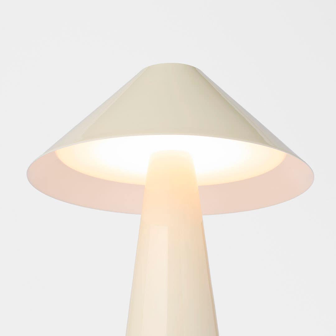 https://s3-ap-southeast-2.amazonaws.com/fusionfactory.commerceconnect.bbnt.production/pim_media/000/201/254/M_F_S25-26_Pascal-Led-Light_Off-White_26625902_Detail-01_SI.jpg?1758072018