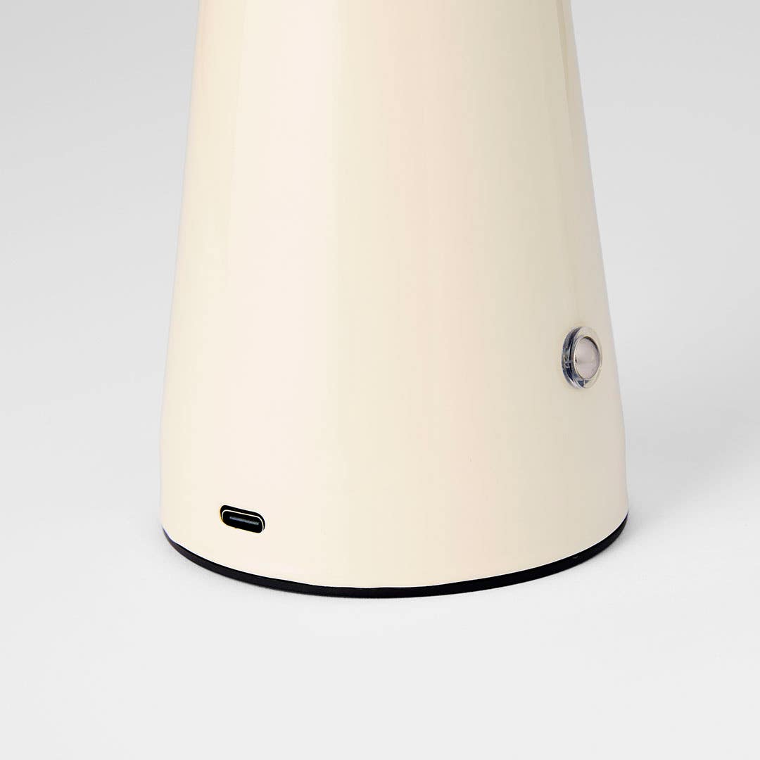 https://s3-ap-southeast-2.amazonaws.com/fusionfactory.commerceconnect.bbnt.production/pim_media/000/201/256/M_F_S25-26_Pascal-Led-Light_Off-White_26625902_Detail-03_SI.jpg?1758072018