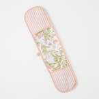 https://s3-ap-southeast-2.amazonaws.com/fusionfactory.commerceconnect.bbnt.production/pim_media/000/201/025/M_F_S25-26_Priscilla-Double-Oven-Glove_Peach-Sage_26557301_V2_SI.jpg?1757640023