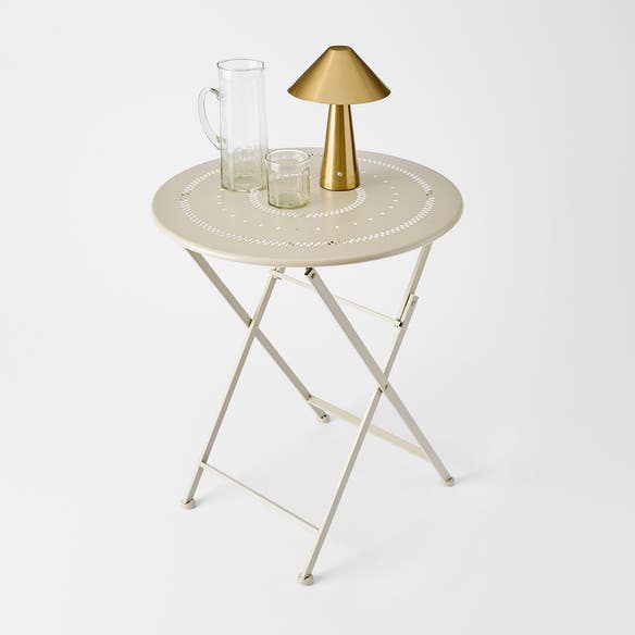 https://s3-ap-southeast-2.amazonaws.com/fusionfactory.commerceconnect.bbnt.production/pim_media/000/199/006/M_F_S25-26_Retreat-Garden-Table_Beige_26537001_SCALE_SI.jpg?1754371591