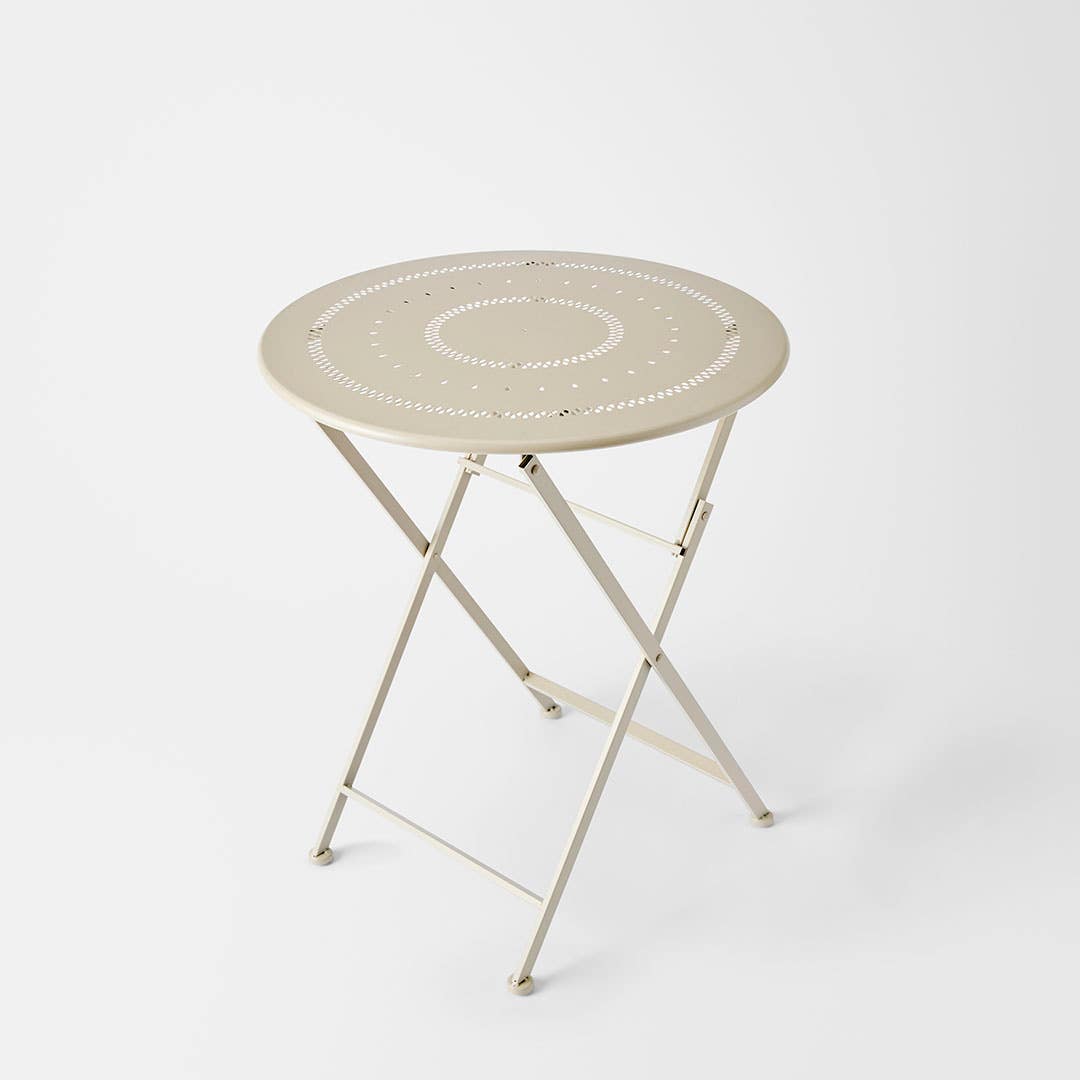 https://s3-ap-southeast-2.amazonaws.com/fusionfactory.commerceconnect.bbnt.production/pim_media/000/199/007/M_F_S25-26_Retreat-Garden-Table_Beige_26537001_SI.jpg?1754371602