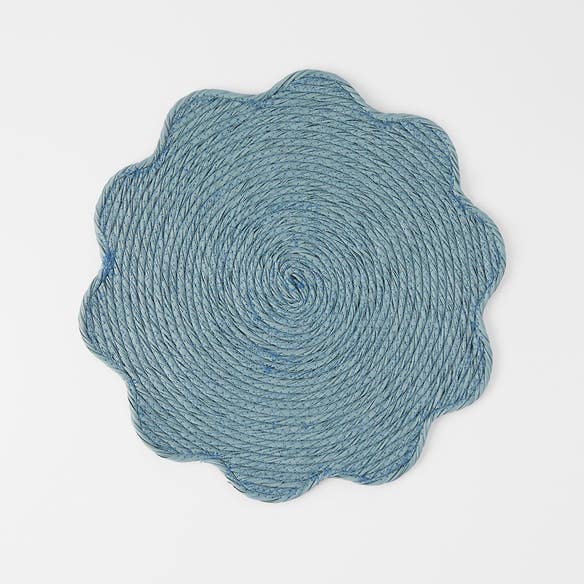 https://s3-ap-southeast-2.amazonaws.com/fusionfactory.commerceconnect.bbnt.production/pim_media/000/200/537/M_F_S25-26_Scallop-Wipeable-Placemat_Slate-Blue_26534902_SI.jpg?1757030845