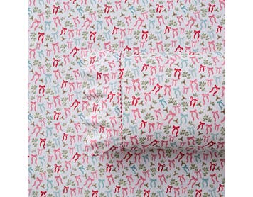 https://s3-ap-southeast-2.amazonaws.com/fusionfactory.commerceconnect.bbnt.production/pim_media/000/195/991/M_F_S25-26_Sheet_Sets_Christmas_Bows_SS_Detail_SI.jpg?1749622923
