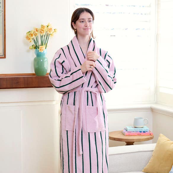 https://s3-ap-southeast-2.amazonaws.com/fusionfactory.commerceconnect.bbnt.production/pim_media/000/202/142/M_F_S25-26_Summer-PJs_LS_Adult_Strawberry_Matcha-Combi_Robe_V1_SI.jpg?1759453119