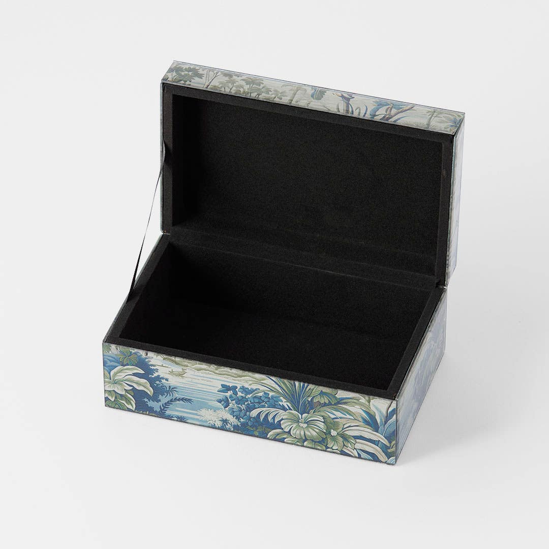 https://s3-ap-southeast-2.amazonaws.com/fusionfactory.commerceconnect.bbnt.production/pim_media/000/201/311/M_F_S25-26_Vintage-Tropical-Trinket-Box_Green_26646001_V2_SI.jpg?1758084210
