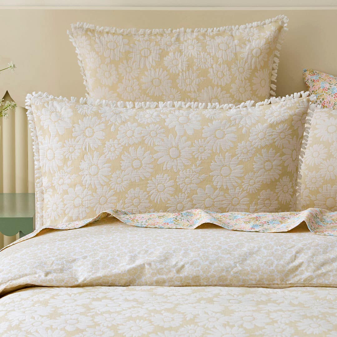 https://s3-ap-southeast-2.amazonaws.com/fusionfactory.commerceconnect.bbnt.production/pim_media/000/196/227/M_F_S25_26_Bedlinen_BOP_Harriett_Soft_Yellow_Pillow_SI.jpg?1750306475