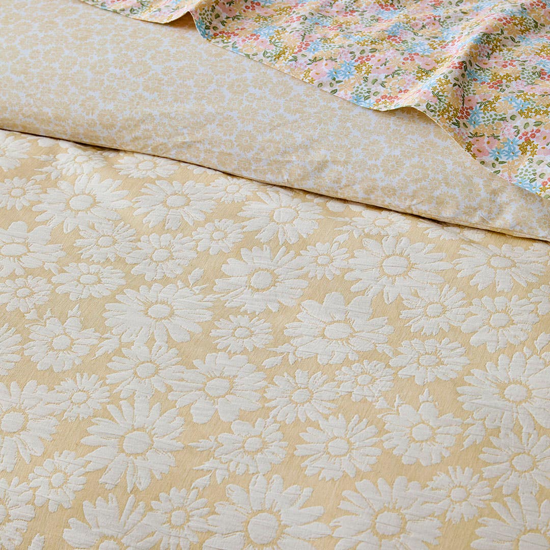 https://s3-ap-southeast-2.amazonaws.com/fusionfactory.commerceconnect.bbnt.production/pim_media/000/196/228/M_F_S25_26_Bedlinen_BOP_Harriett_Soft_Yellow_QQC_Detail_1_SI.jpg?1750306475