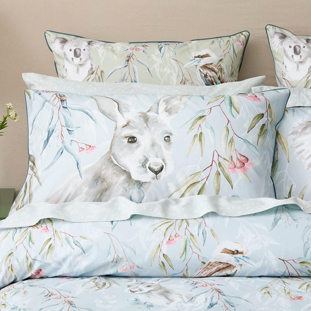 https://s3-ap-southeast-2.amazonaws.com/fusionfactory.commerceconnect.bbnt.production/pim_media/000/194/354/M_F_S25_26_Bedlinen_BOP_Katoomba_Pillow-1_SI.jpg?1745993491