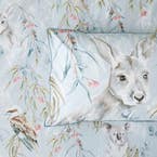 https://s3-ap-southeast-2.amazonaws.com/fusionfactory.commerceconnect.bbnt.production/pim_media/000/194/356/M_F_S25_26_Bedlinen_BOP_Katoomba_QQC_Detail_2_V1_SI.jpg?1745993492