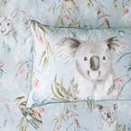 https://s3-ap-southeast-2.amazonaws.com/fusionfactory.commerceconnect.bbnt.production/pim_media/000/194/357/M_F_S25_26_Bedlinen_BOP_Katoomba_QQC_Detail_2_V2_SI.jpg?1745993492
