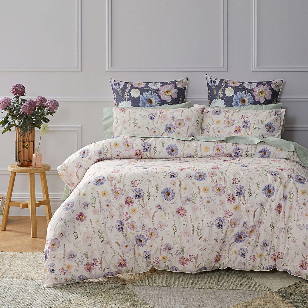 https://s3-ap-southeast-2.amazonaws.com/fusionfactory.commerceconnect.bbnt.production/pim_media/000/162/604/M_F_S25_Bedlinen_BOP_Herbarium_QQC_V2_SI.jpg?1712189025