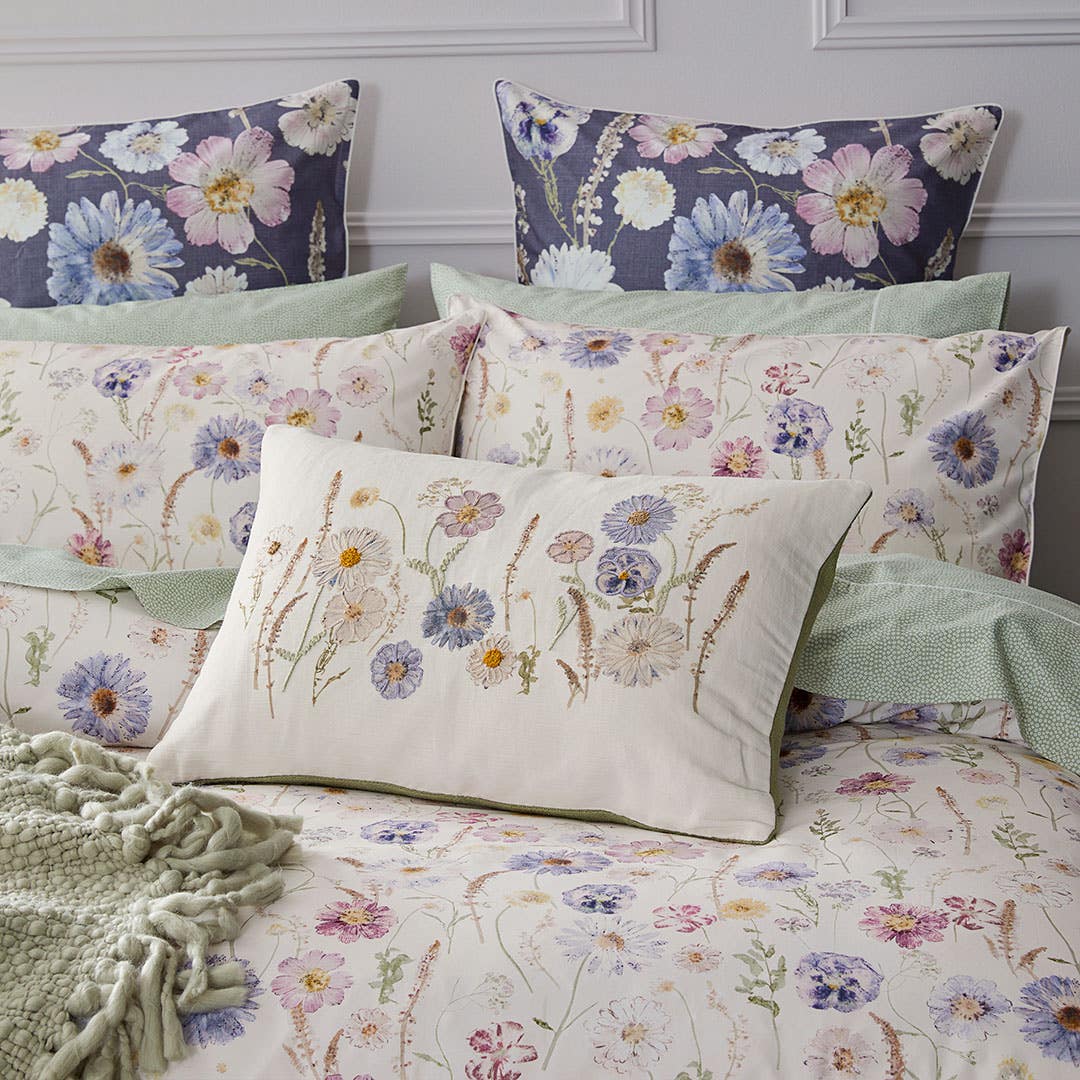 https://s3-ap-southeast-2.amazonaws.com/fusionfactory.commerceconnect.bbnt.production/pim_media/000/162/601/M_F_S25_Herbarium_Cushion_SI.jpg?1712189004