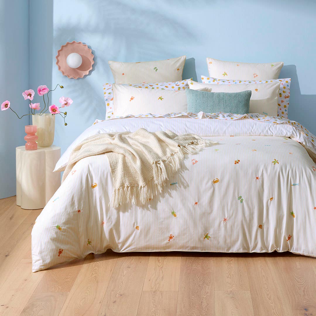 https://s3-ap-southeast-2.amazonaws.com/fusionfactory.commerceconnect.bbnt.production/pim_media/000/221/207/M_F_S26-27_Bedlinen_BOP_Beach_Club_QQC_SI.jpg?1788314469